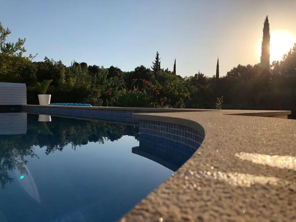 Villa Milagro - 3 Bedroom Finca Style Villa With Pool Near Golf Course/Beaches - Air Cond. Pollenca 0*,