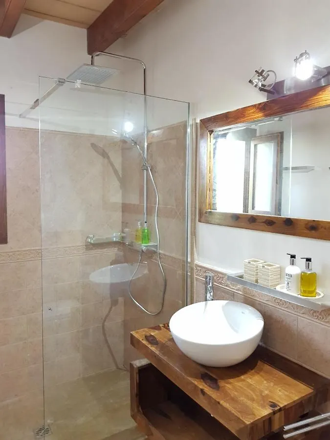 Villa Milagro - 3 Bedroom Finca Style Villa With Pool Near Golf Course/Beaches - Air Cond. Pollenca Spain